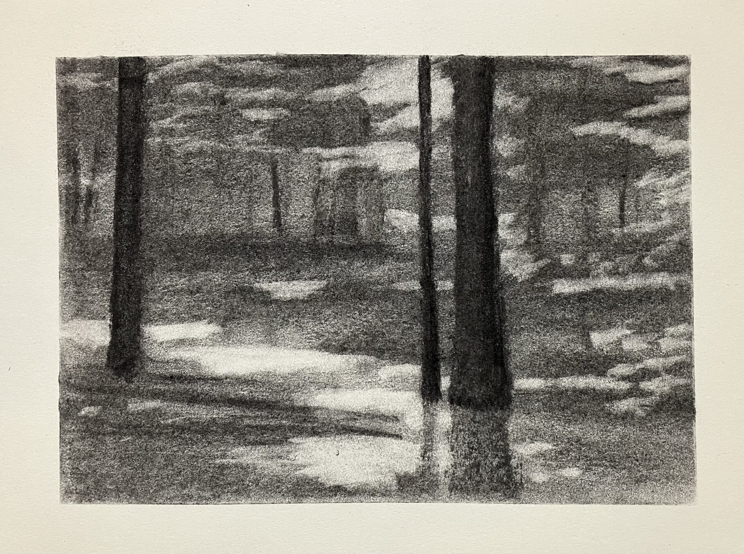 Sfeervol landschap getekend met houtskool