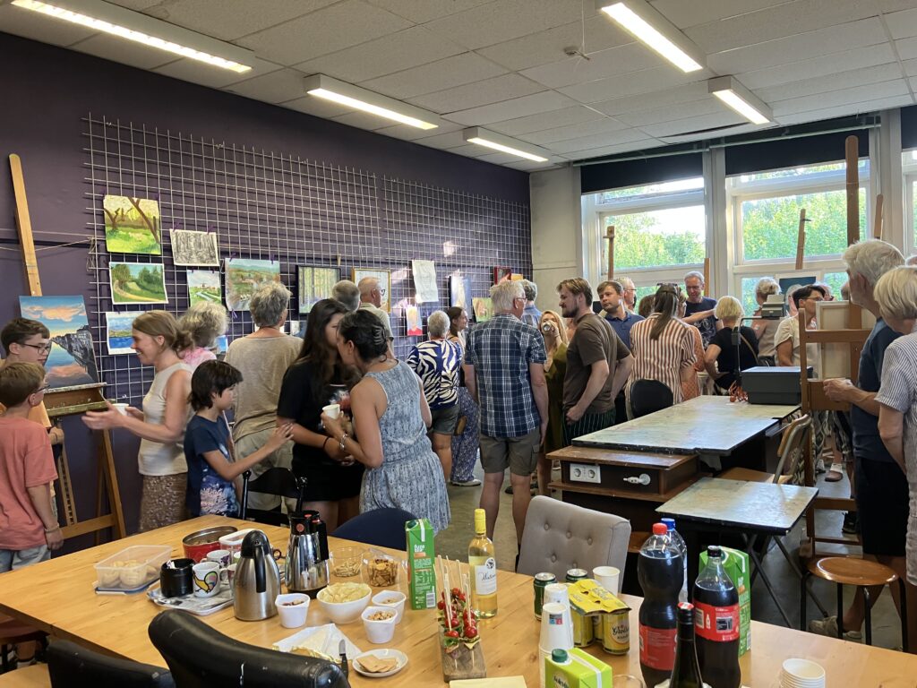 Gezellige drukte bij de cursistenexpositie